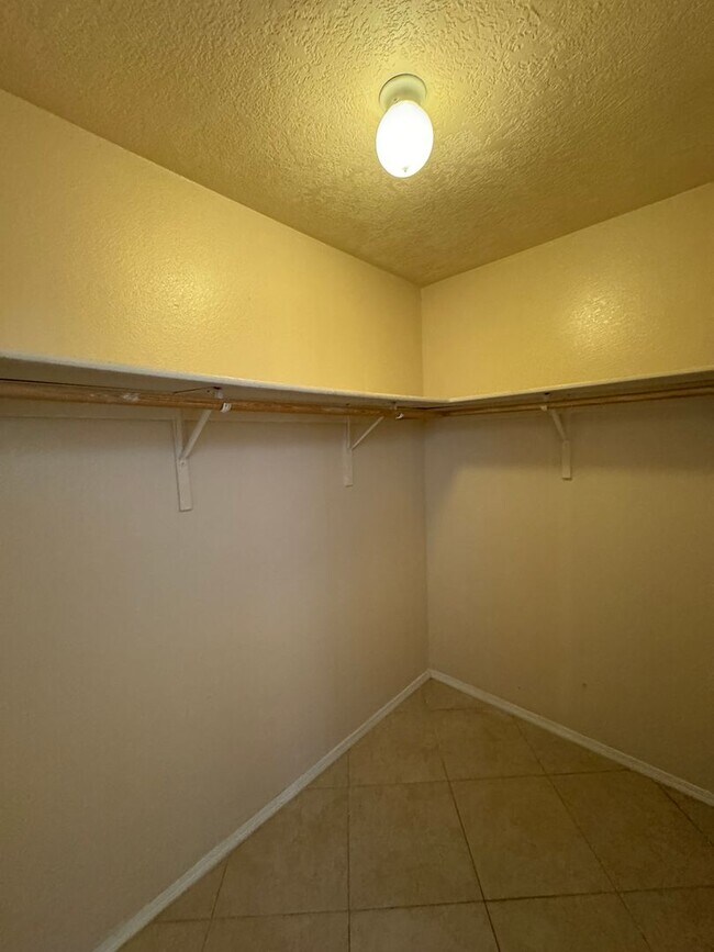 Building Photo - 4 bed 2 bath in SW ABQ