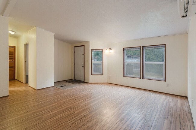 Building Photo - 3 Bedroom 1.75 Bath Mobile Home with Garag...