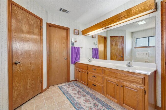 Building Photo - 207 Rancho Bueno Dr