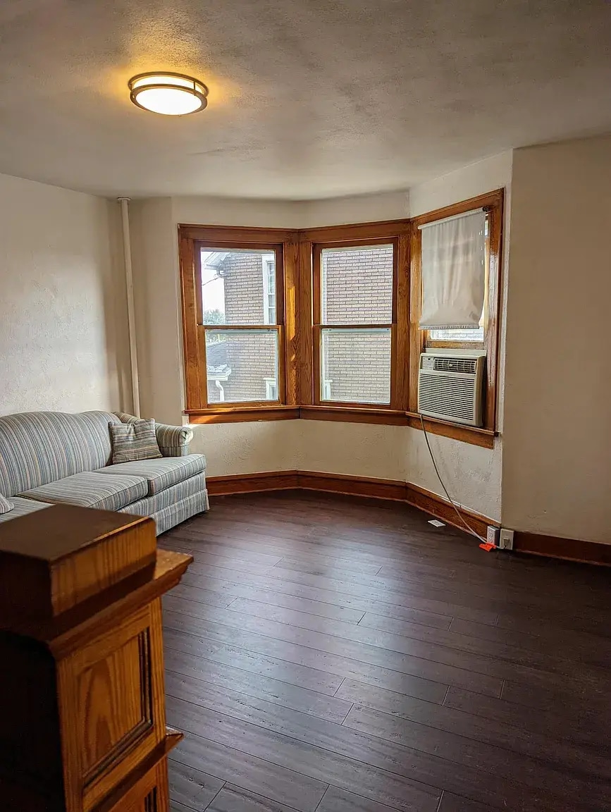 Building Photo - 37 Hurbane St