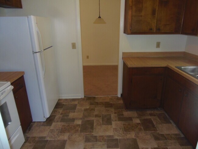 Building Photo - Charming 1 Story Brick Home