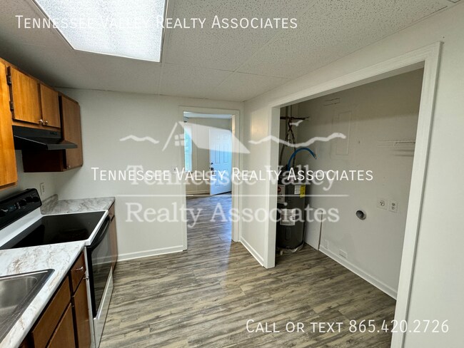 Building Photo - 722 W Outer Dr