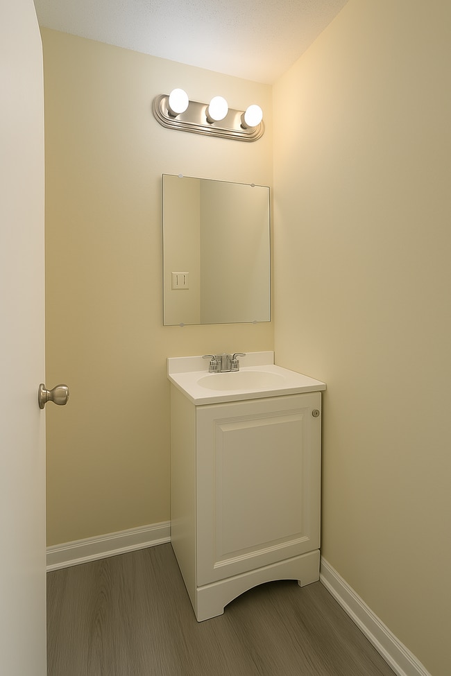 Building Photo - Two bedroom, 1.5 bath townhome in Graham--...