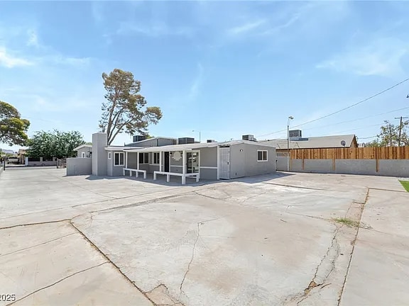 Primary Photo - 2221 Ellis St