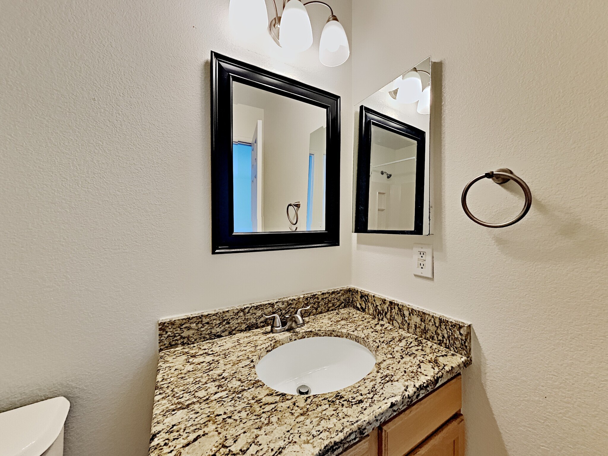 Building Photo - 19984 E Lasalle Dr