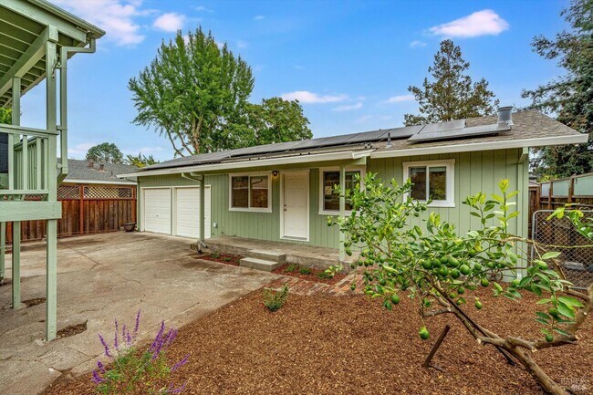 Building Photo - 310 Boyce St