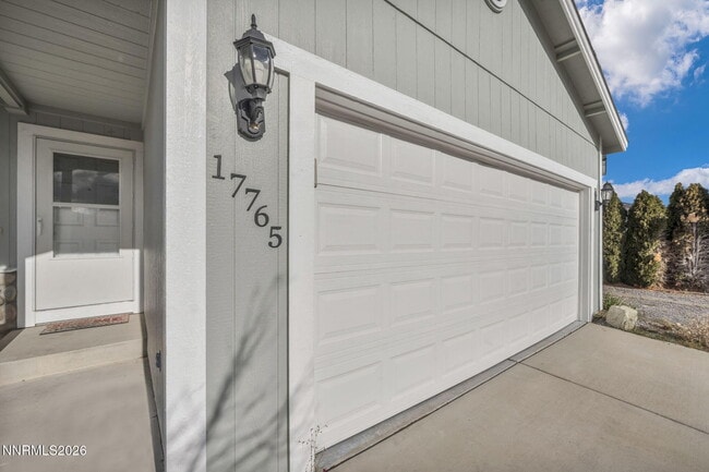 Building Photo - 17765 Oakview Ct