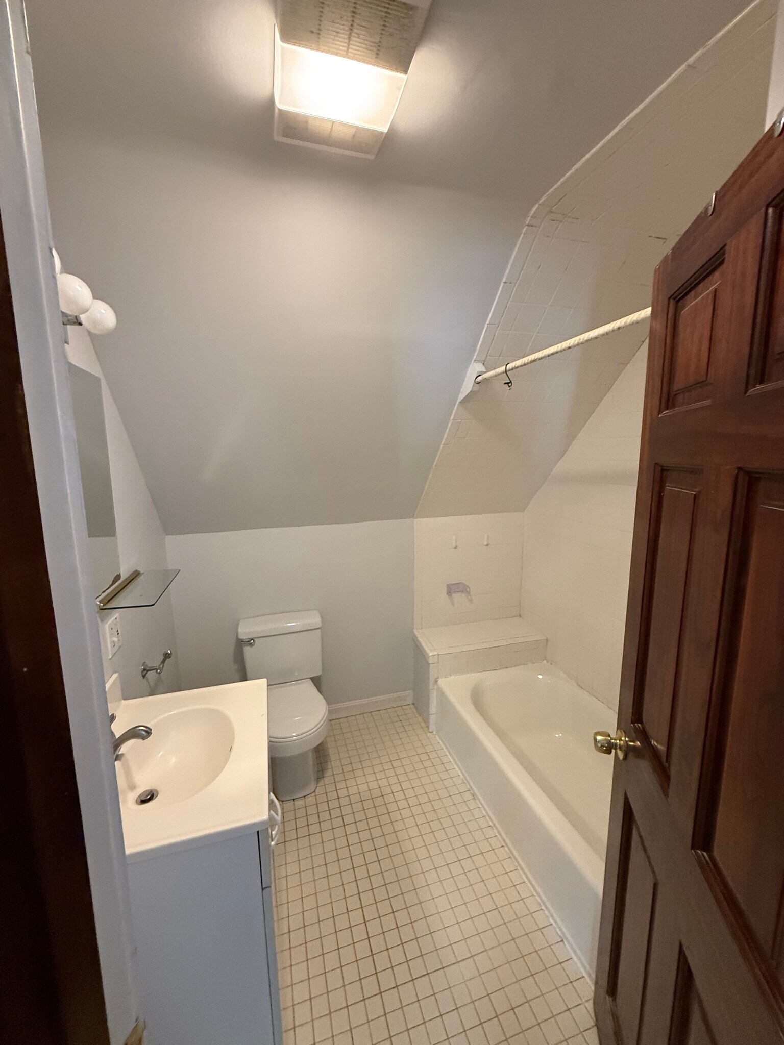 Building Photo - 68 Willow Ave