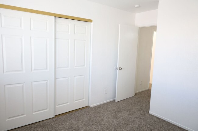 Building Photo - Lovely Two-Story home with Pool on Eastside!