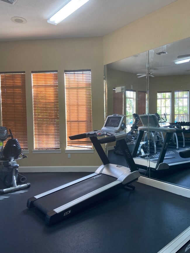 Building Photo - 8821 Manor Loop