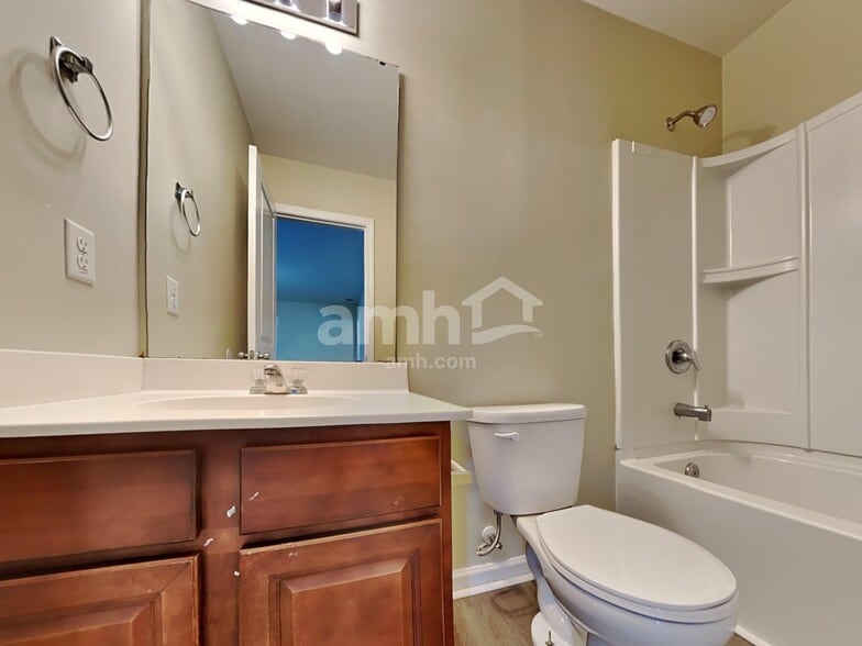 Building Photo - 350 Iveson Rd