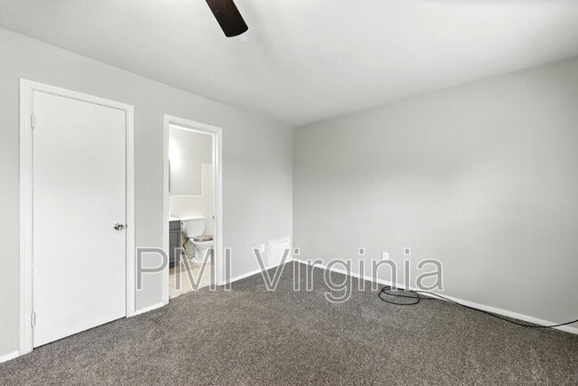 Building Photo - 731 Stanwix Square