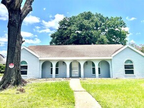 Building Photo - 9626 Hearthwood Dr