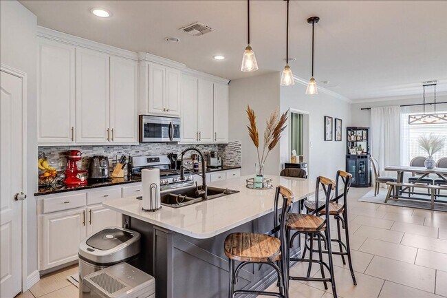 Building Photo - 7618 Quartz Dr