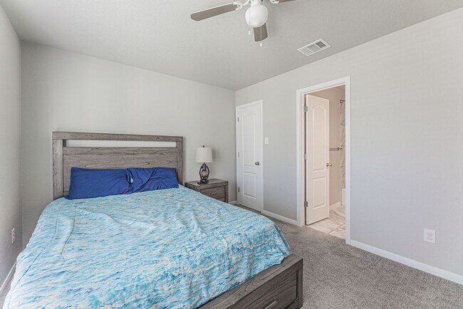Building Photo - 810 Earp Dr