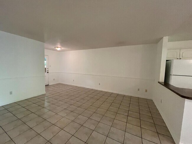 Building Photo - 8265 Kingsbrook Rd