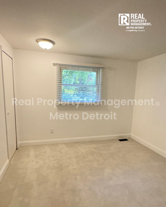 Building Photo - 4-Bedroom Single-Family Home in Troy, Michigan