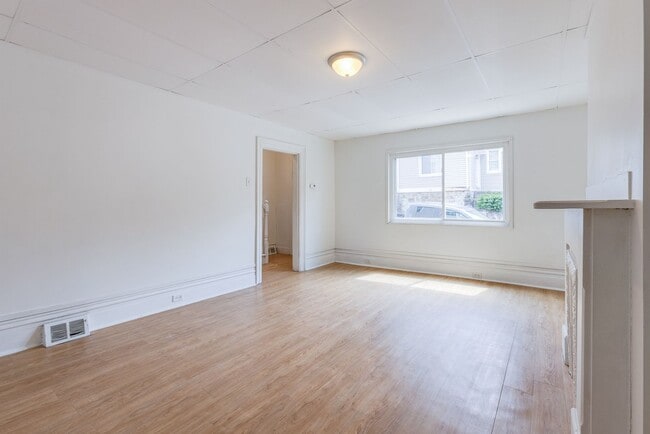 Building Photo - Available JULY 2026 - Renovated 3 Bedroom Home w/ Parking in Mt. Washington!