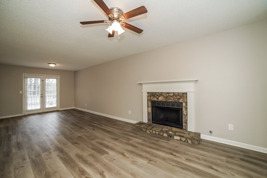 Building Photo - 100 Ashford Dr