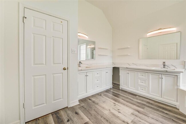 Building Photo - 8803 Memorial Creek Dr