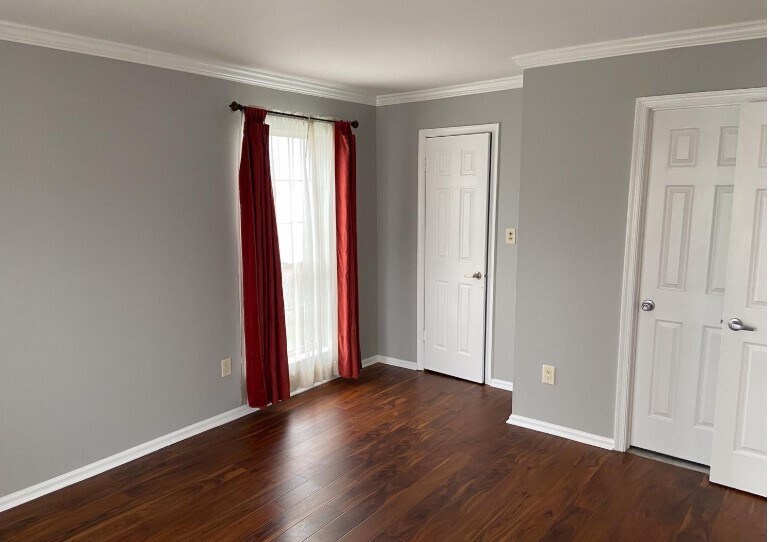 Building Photo - 321 Steeplechase Ct