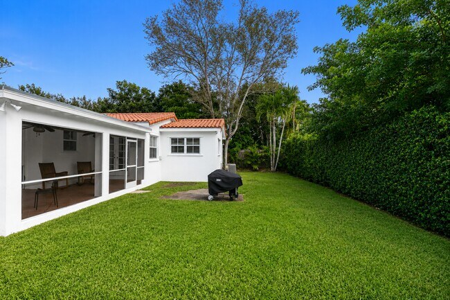 Building Photo - 5760 SW 51st St