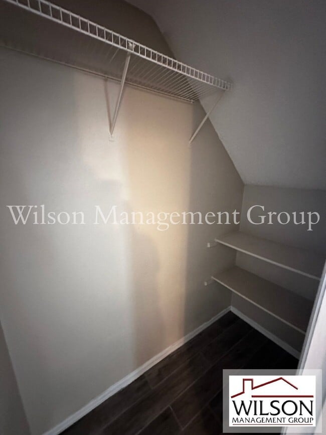 Building Photo - 500 Yellowwood Ct