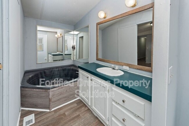 Building Photo - 886 Frye Rd