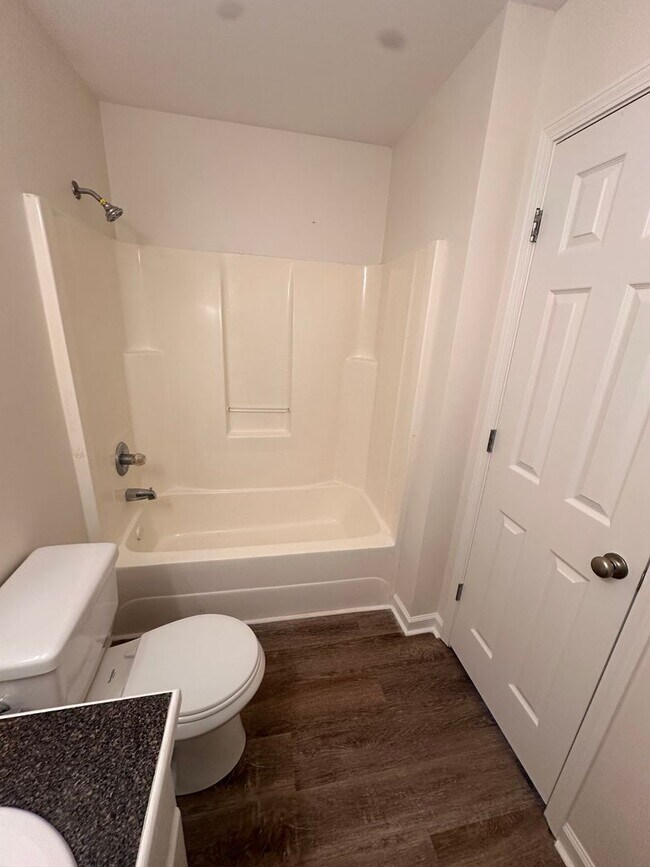 Building Photo - 121 Clyde Dr