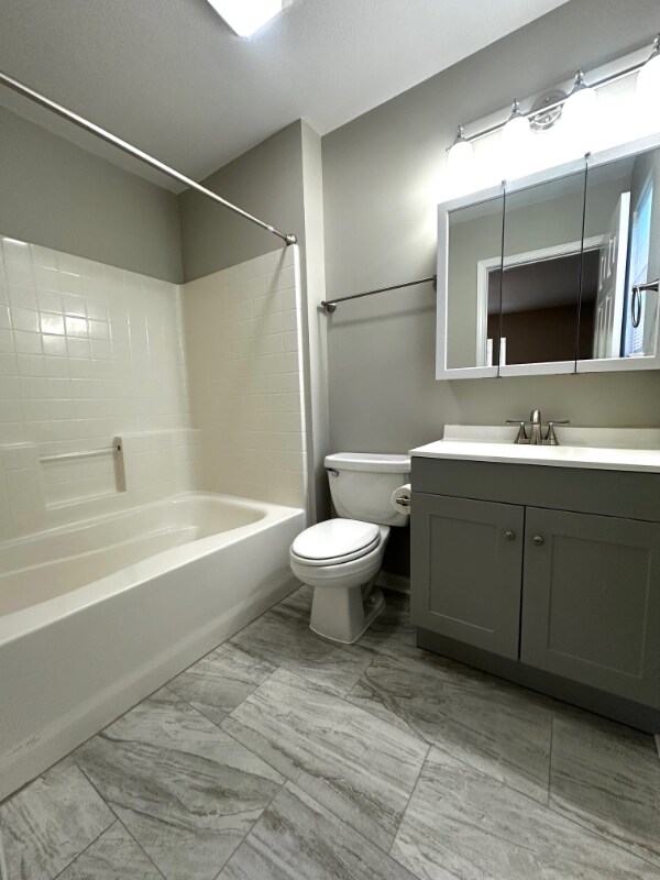 Building Photo - 896 Silvercrest Dr