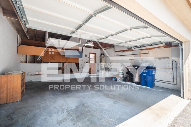 Building Photo - 9781 Karmont Ave