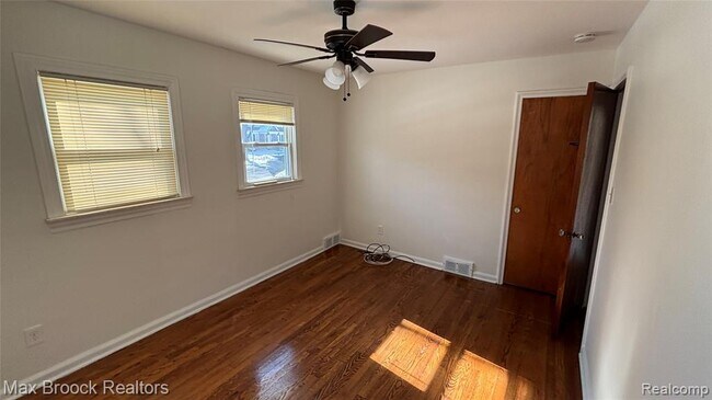 Building Photo - 2405 Pembroke Rd