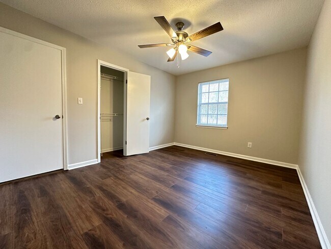 Building Photo - Home for rent in Center Point **MOVE IN SP...