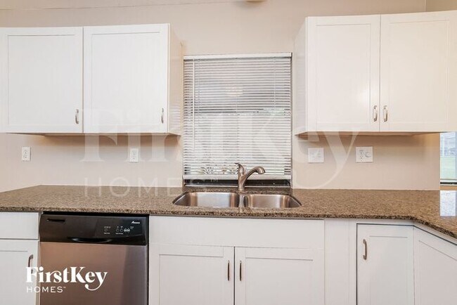 Building Photo - 21515 Beaverton Ave