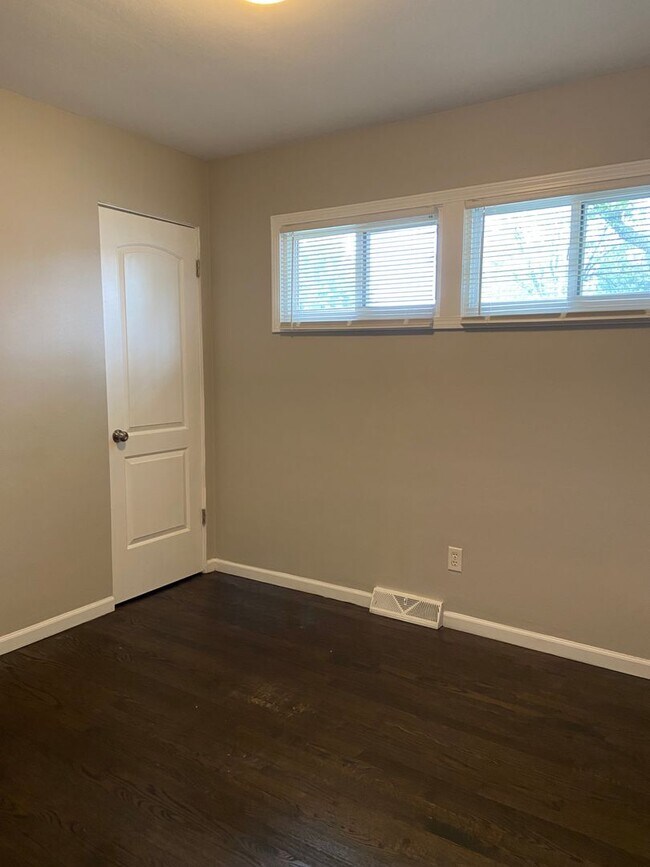 Building Photo - This property is available on a rent-to-own basis.