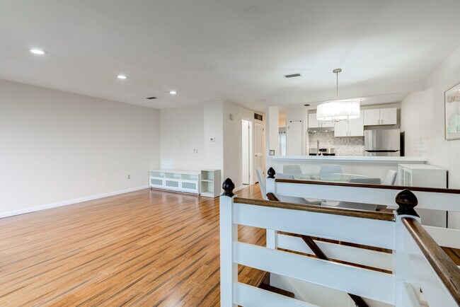 Building Photo - 421 Wendover Dr