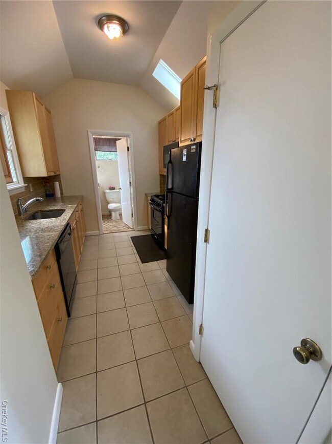 Building Photo - 49 Croton Point Ave