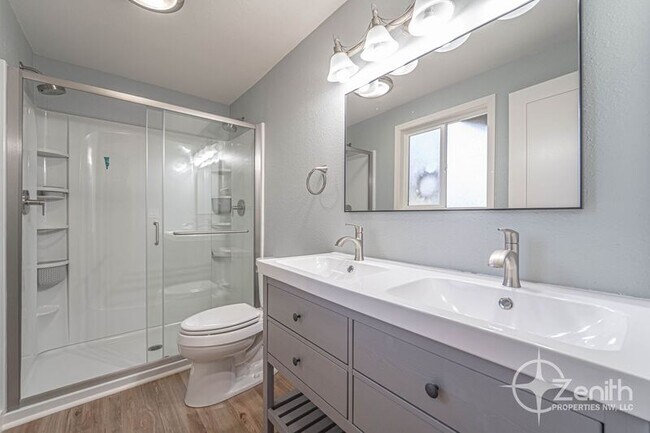 Building Photo - 1701 SE 123rd Ave