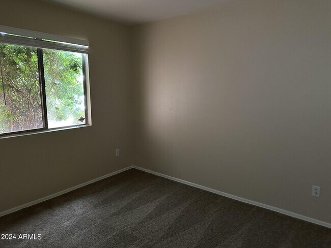 Building Photo - 1006 S Slater Cir