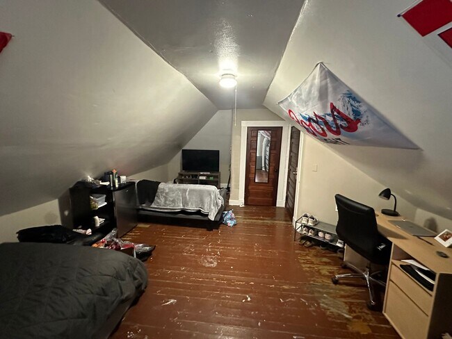 Building Photo - 2661 Bellevue Ave