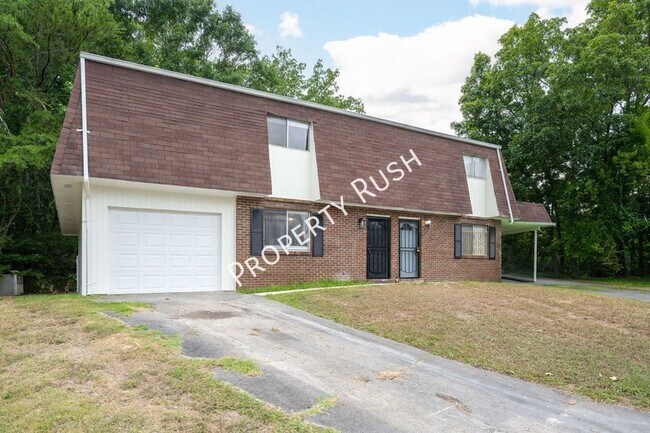 Building Photo - 2323 Green Forest Dr
