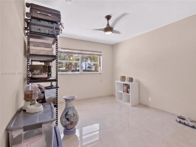Building Photo - 16641 Royal Poinciana Dr