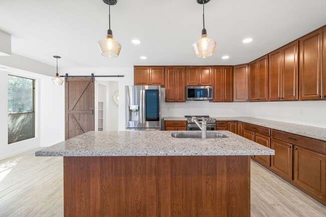 Building Photo - Luxury Living in the Heart of McCormick Ranch!