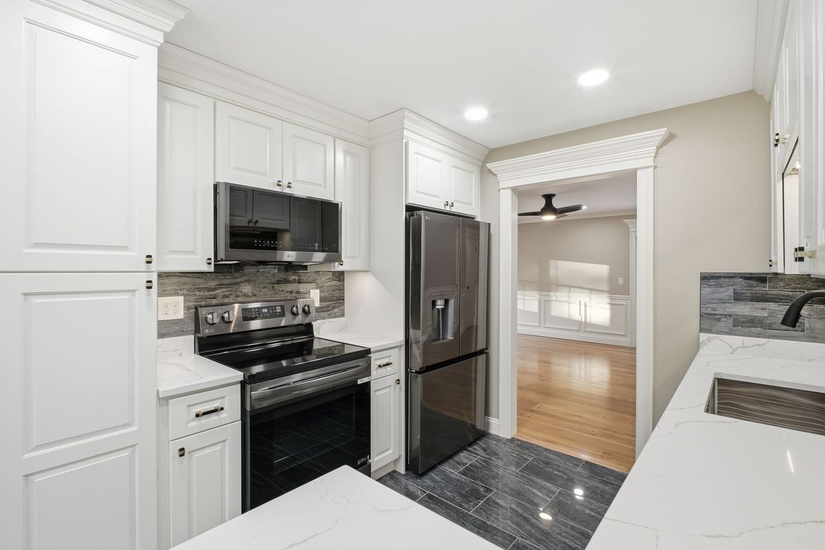 Building Photo - 193 The Meadows