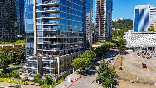 Building Photo - 3570 S River Pkwy