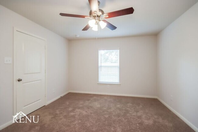 Building Photo - 10414 Sweetwater Creek Dr