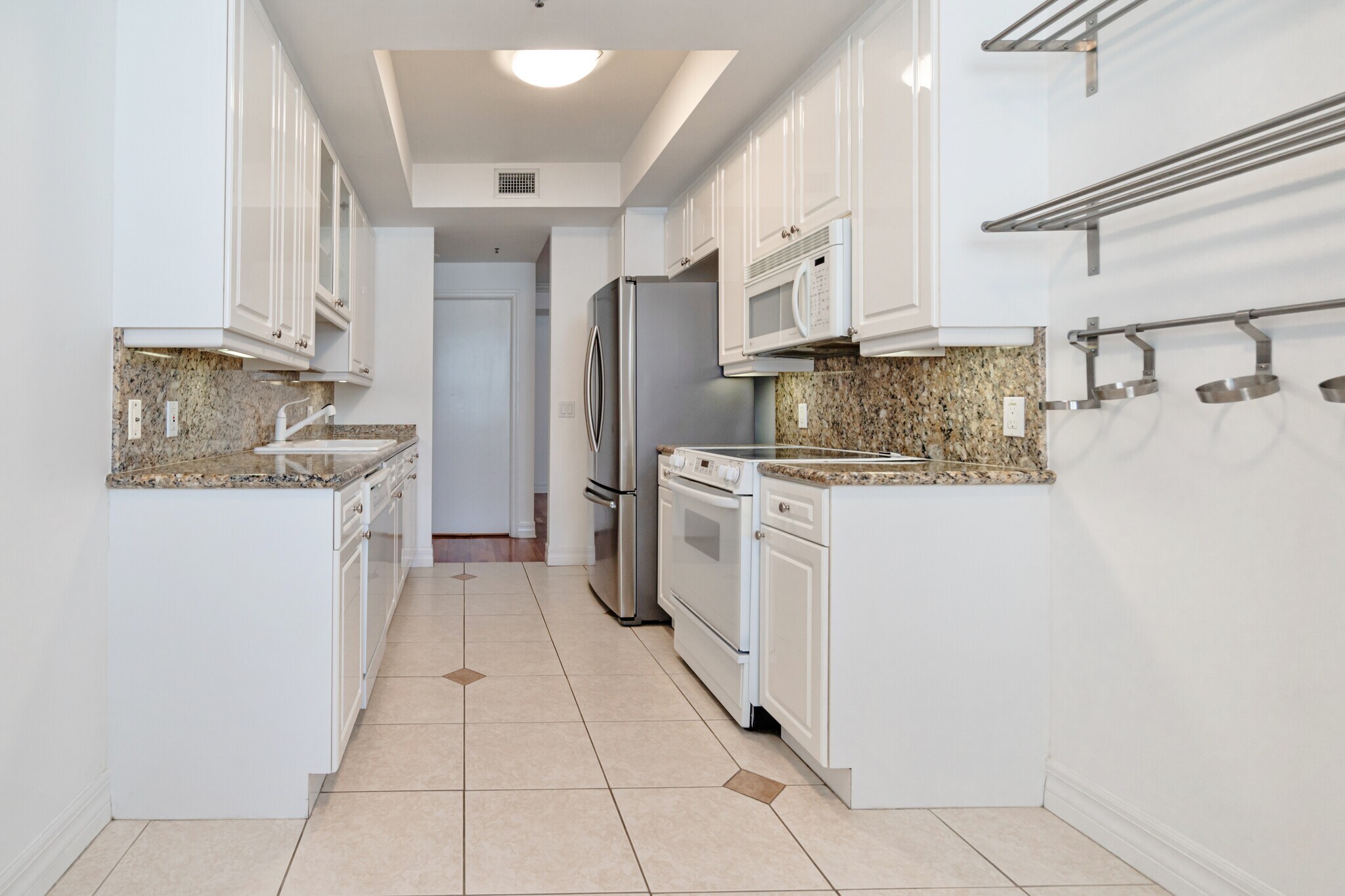 Building Photo - 808 Brickell Key Dr