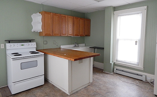 Building Photo - $1500 / 2 bdrm / 775ft2 – Brewer - Union St. – 1st Floor -  W/D Hookup