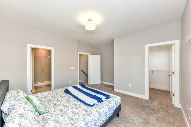 Building Photo - 2579 Filson St