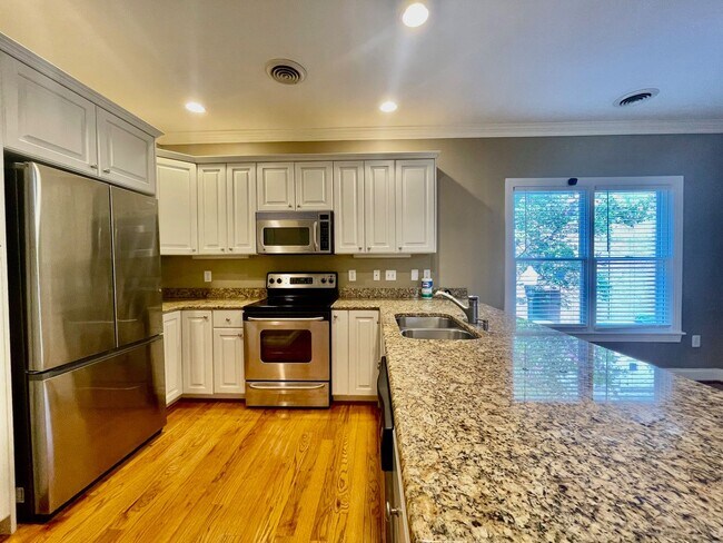 Building Photo - 3 Bedroom 2.5 Bath in the Vista